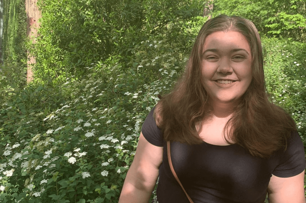 Een foto van Deborah die lacht